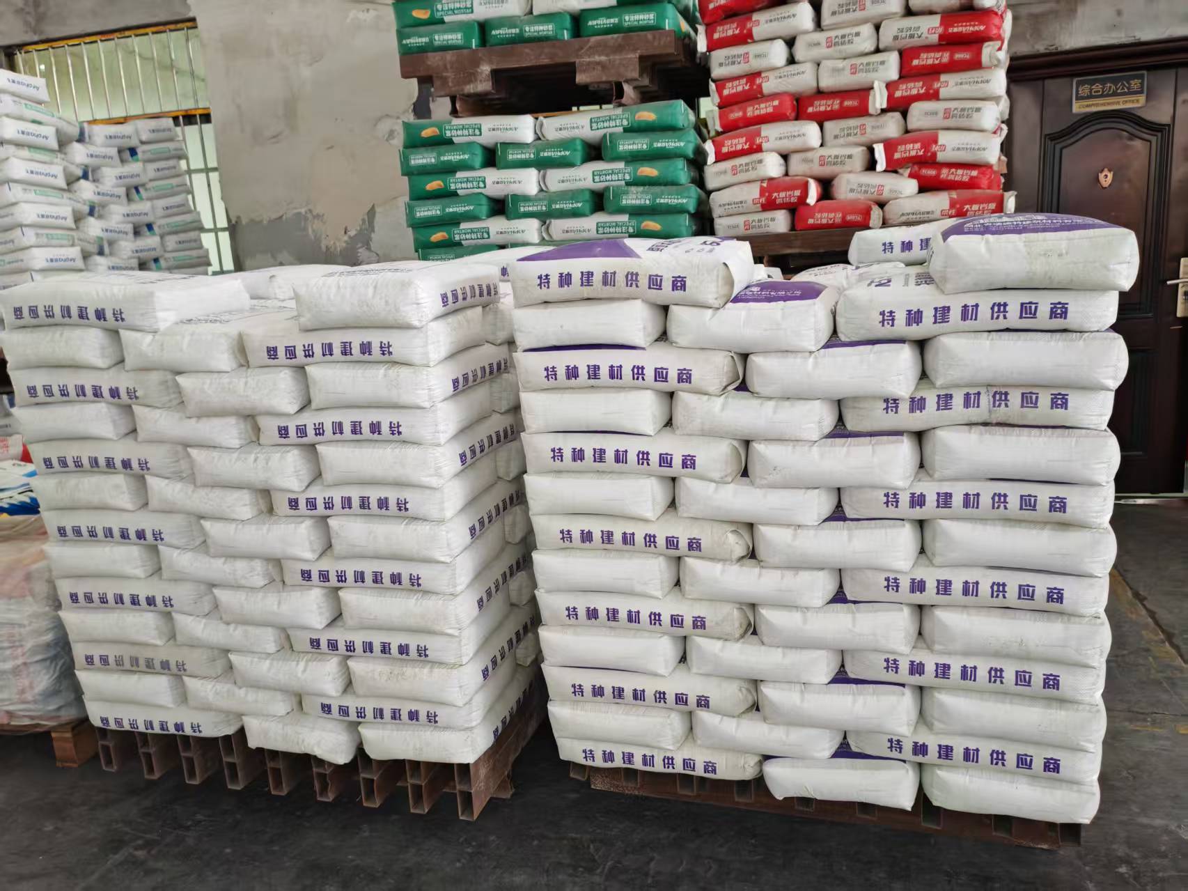 西区拱顶带模注浆料